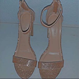 Wild diva lounge heels Size: 7 Color: sparkly rose gold